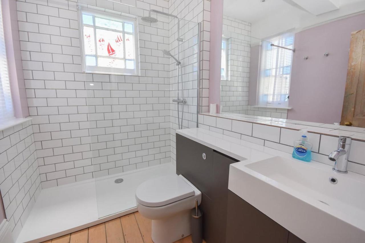 Arden Villa, Sleeps 8, Moments From The Golden Sandy Beach Of Ryde Ryde  Esterno foto