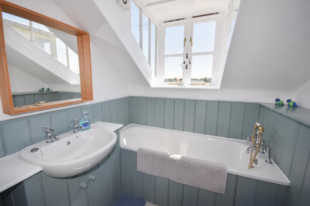 Arden Villa, Sleeps 8, Moments From The Golden Sandy Beach Of Ryde Ryde  Esterno foto