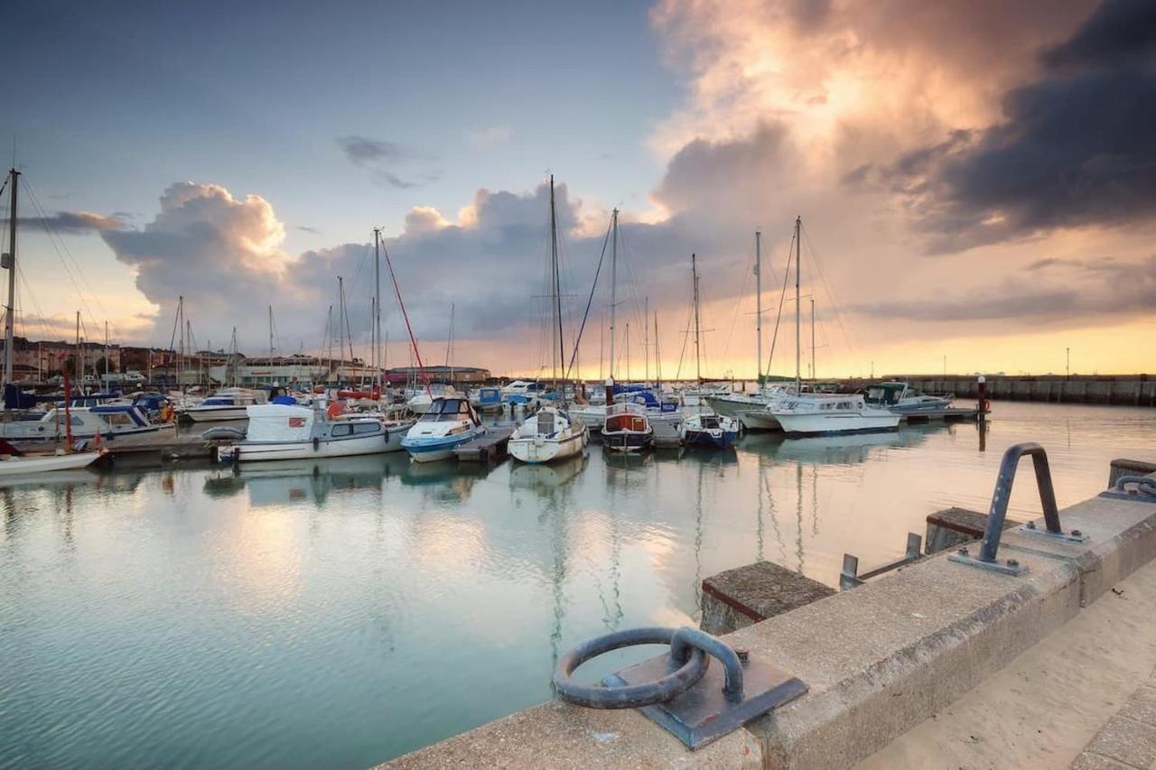 Arden Villa, Sleeps 8, Moments From The Golden Sandy Beach Of Ryde Ryde  Esterno foto